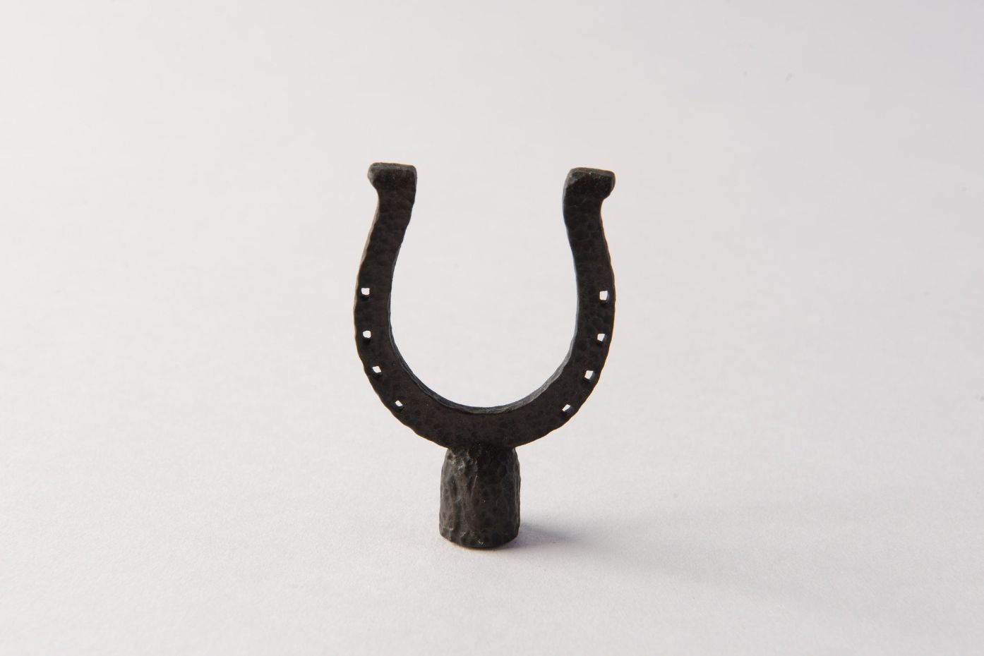 https://www.hotel-lamps.com/resources/assets/images/product_images/Iron Horseshoe Dark Rust.jpg